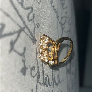 Elegant Gold and Diamond Women's Ring